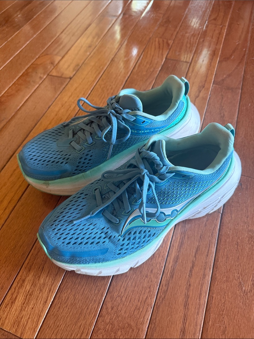 Saucony Women’s Teal and Aqua Running Sneakers